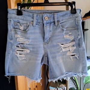 American Eagle Women's denim light blue Shorts/ Size: 6